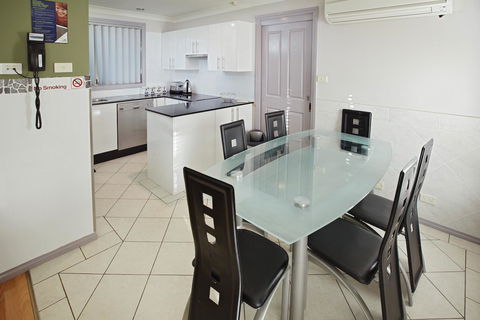 Jesmond Executive Villas - Accommodation Gladstone 35