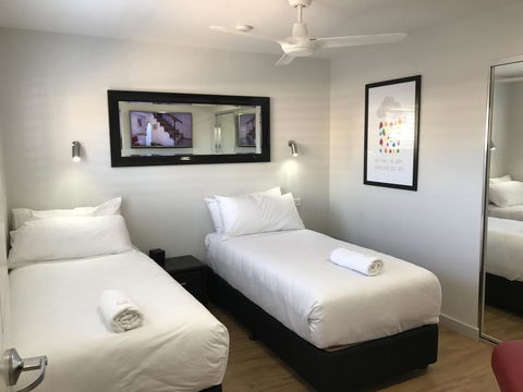 Jesmond Executive Villas - Accommodation Gladstone 2