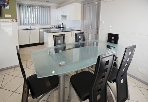 Jesmond Executive Villas - Accommodation Gladstone 36