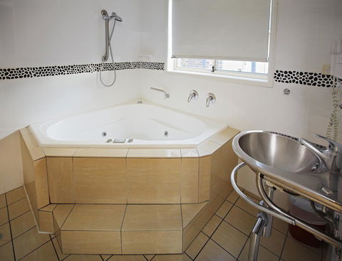 Jesmond Executive Villas - Accommodation Gladstone 30