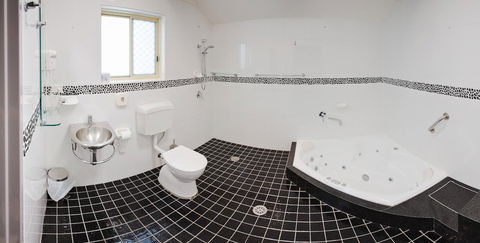 Jesmond Executive Villas - Accommodation Gladstone 25
