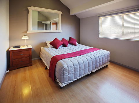Jesmond Executive Villas - Accommodation Gladstone 33