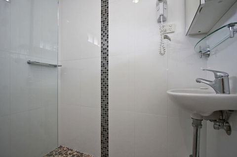 Jesmond Executive Villas - Accommodation Gladstone 11