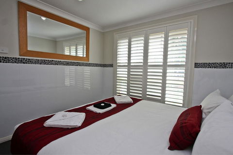 Jesmond Executive Villas - Accommodation Gladstone 10