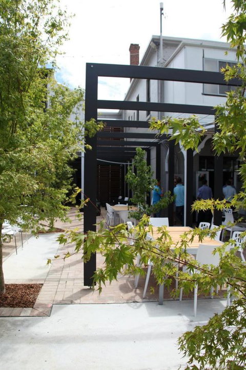 Crossroads Hotel - Accommodation Gladstone 0