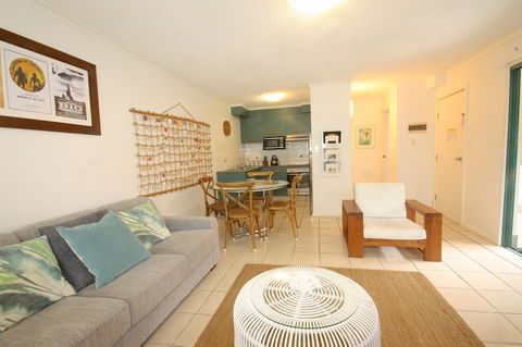 Cossies By The Sea - Accommodation Gladstone 3