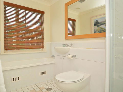 Villa Executive 2br Cypress DS Located Within Cypress Lakes Resort - Accommodation Gladstone 12