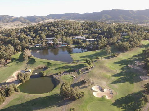 Villa Executive 2br Cypress DS Located Within Cypress Lakes Resort - Accommodation Gladstone 4