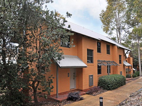 Villa Executive 2br Cypress DS Located Within Cypress Lakes Resort - Accommodation Gladstone 2