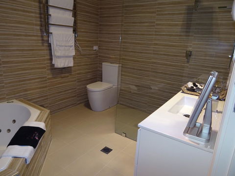 Romanz In The Valley (Luxury B&B) - Accommodation Gladstone 9