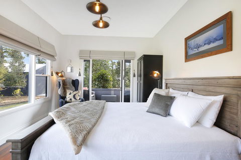 Romanz In The Valley (Luxury B&B) - Accommodation Gladstone 3