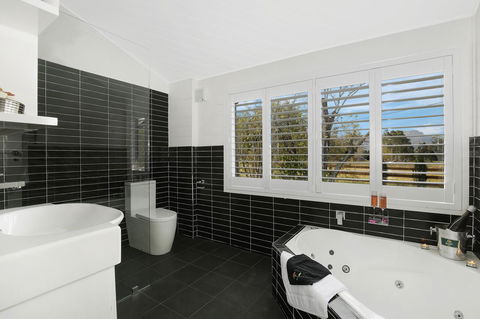 Romanz In The Valley (Luxury B&B) - Accommodation Gladstone 13