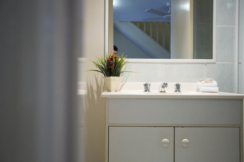 Byron Central Apartments - Accommodation Gladstone 2