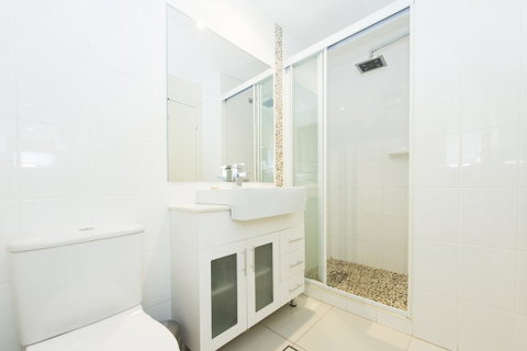 Byron Central Apartments - Accommodation Gladstone 1