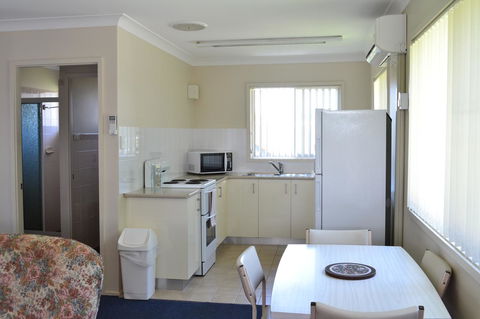 Sundial Holiday Units - Accommodation Gladstone 42
