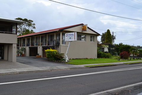 Sundial Holiday Units - Accommodation Gladstone 1