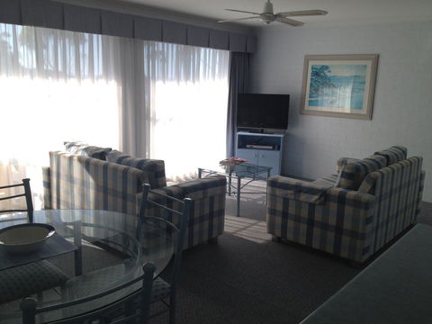 Breakers Apartments - Accommodation Gladstone 13