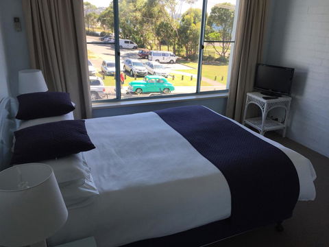 Breakers Apartments - Accommodation Gladstone 1