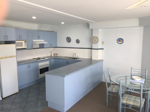 Breakers Apartments - Accommodation Gladstone 8