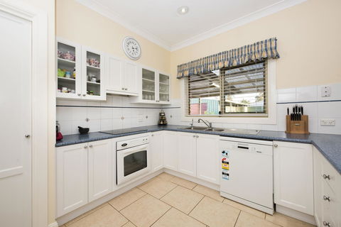 Colonial Court Villas - Accommodation Gladstone 9