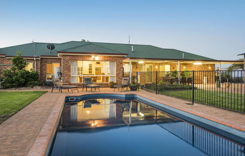 Colonial Court Villas - Accommodation Gladstone 2