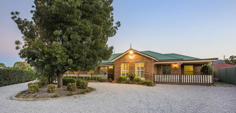 Colonial Court Villas - Accommodation Gladstone 4