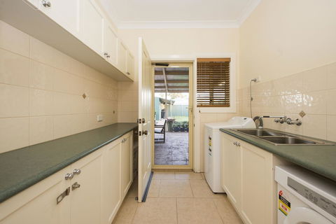 Colonial Court Villas - Accommodation Gladstone 7