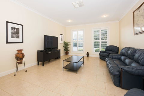 Colonial Court Villas - Accommodation Gladstone 8