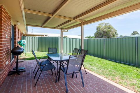 Colonial Court Villas - Accommodation Gladstone 0