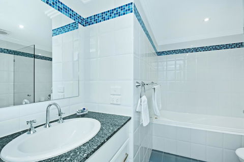 On The Beach Getaway - Accommodation Gladstone 7