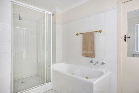 The Rotunda, Gerroa - Accommodation Gladstone 24