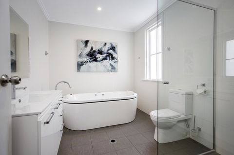 CH Boutique Hotel & Apartments, Ascend Hotel Collection - Accommodation Gladstone 20