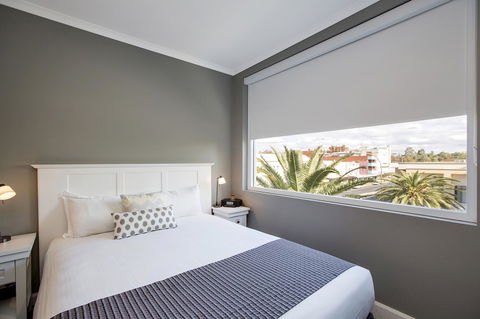 CH Boutique Hotel & Apartments, Ascend Hotel Collection - Accommodation Gladstone 26
