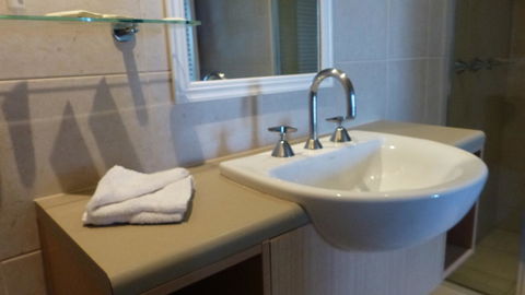 SaltBeach2302 - Accommodation Gladstone 8