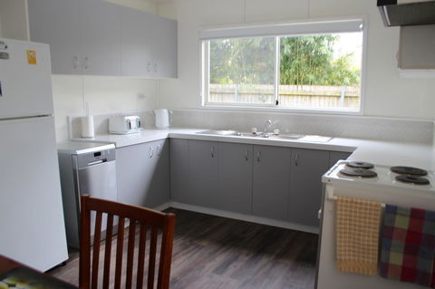 Little Gem - Accommodation Gladstone 3