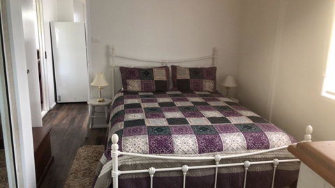 Little Gem - Accommodation Gladstone 5