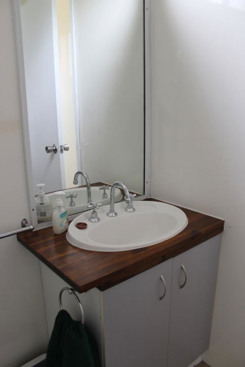 Little Gem - Accommodation Gladstone 11