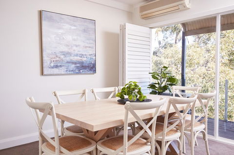 Bright And Spacious Family Home With Leafy Deck - Accommodation Gladstone 22