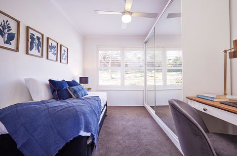 Bright And Spacious Family Home With Leafy Deck - Accommodation Gladstone 28