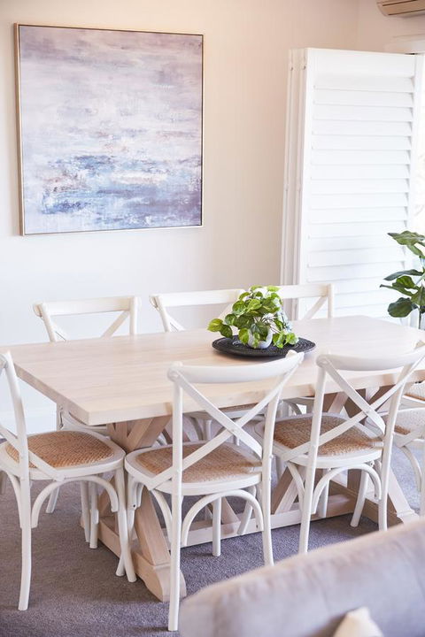 Bright And Spacious Family Home With Leafy Deck - Accommodation Gladstone 21