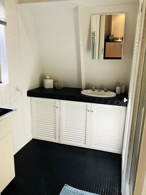 Little Blue Beach House - Accommodation Gladstone 13