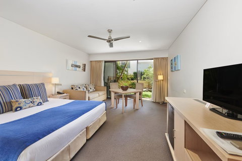 Waves Byron Bay - Accommodation Gladstone 2