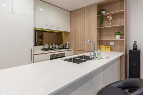 Japanese Style Waterfront Apt Wt Rooftop Pool - Accommodation Gladstone 9