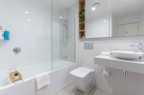 Japanese Style Waterfront Apt Wt Rooftop Pool - Accommodation Gladstone 20