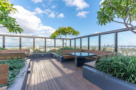 Japanese Style Waterfront Apt Wt Rooftop Pool - Accommodation Gladstone 11