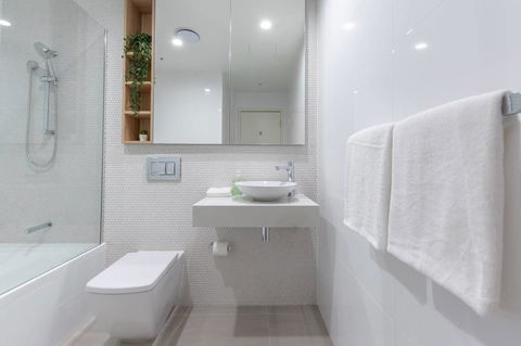 Japanese Style Waterfront Apt Wt Rooftop Pool - Accommodation Gladstone 19