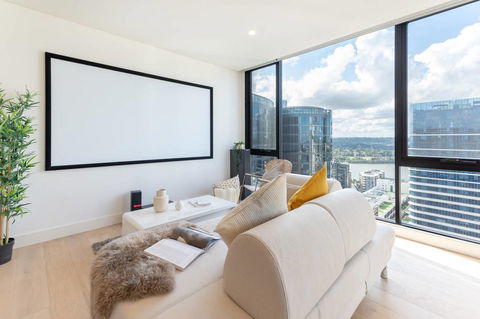 Japanese Style Waterfront Apt Wt Rooftop Pool - Accommodation Gladstone 2