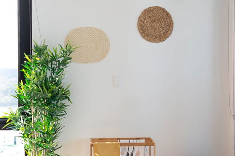 Japanese Style Waterfront Apt Wt Rooftop Pool - Accommodation Gladstone 4