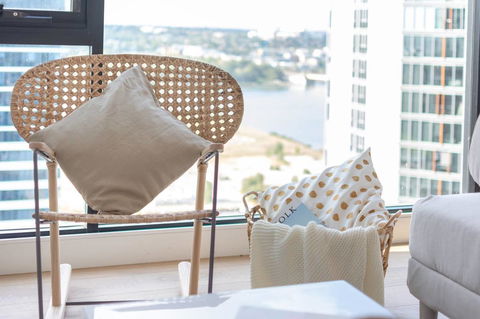 Japanese Style Waterfront Apt Wt Rooftop Pool - Accommodation Gladstone 3