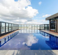 Japanese Style waterfront apt wt rooftop pool - Accommodation Gladstone
